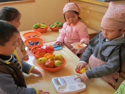 幼儿园课堂孩子模拟生活的小场景